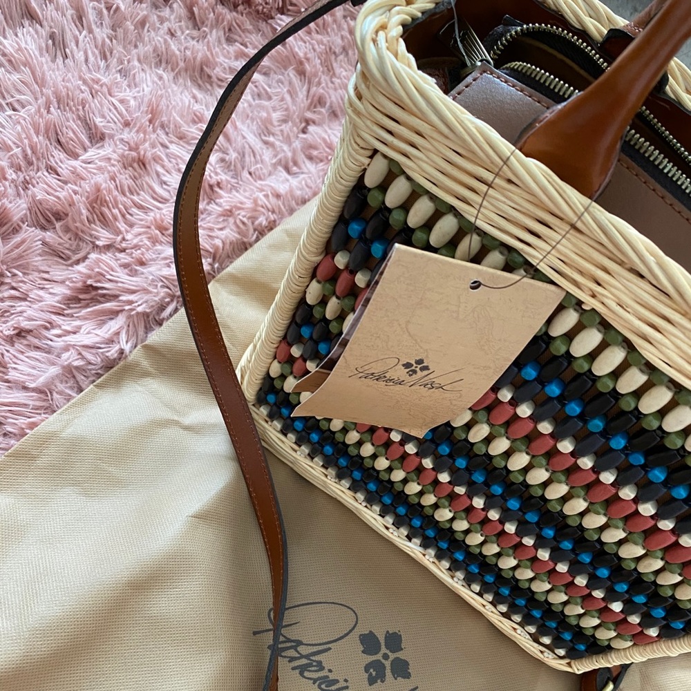 Authentic Patricia Nash handbag with dust bag. - Picture 3 of 10